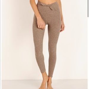 Beyond Yoga Knot A Problem High-Waist MidiLeggings